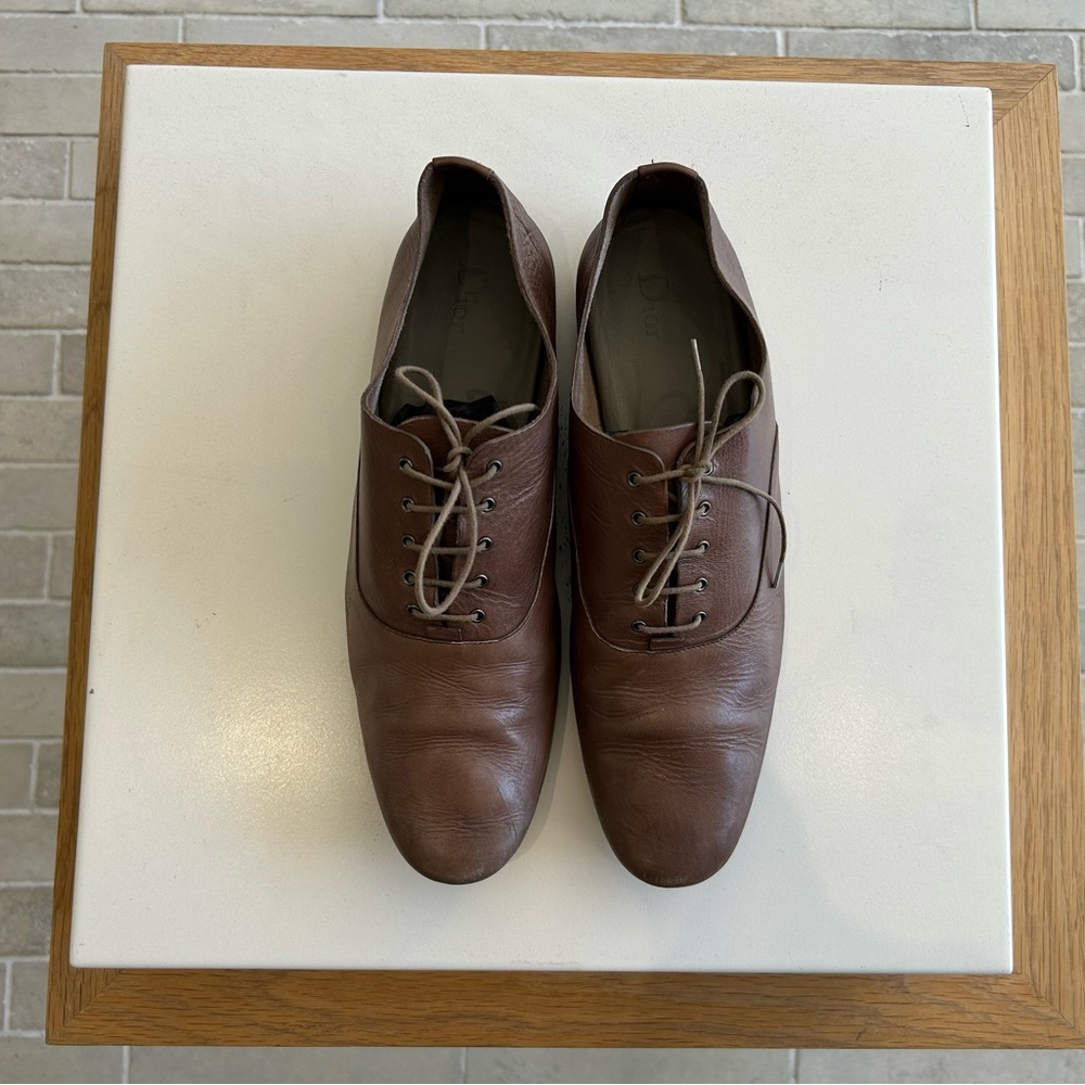 Dior men’s leather shoe size 41 in color brown.
